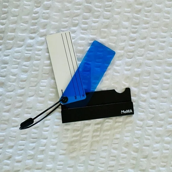 MoMA Luggage Tag - Picture 1 of 5